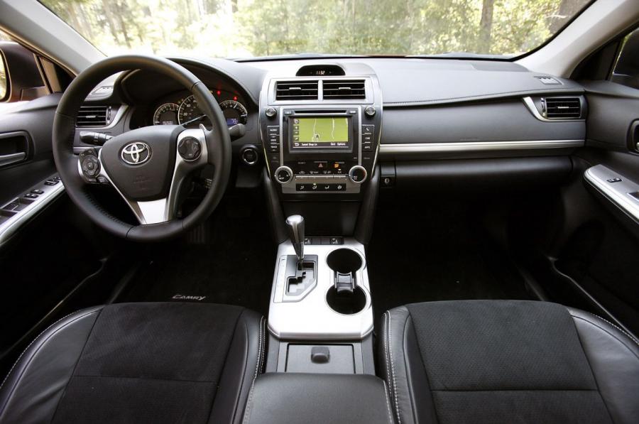  Toyota Camry SE 2012 года  (фото 28 из 48)